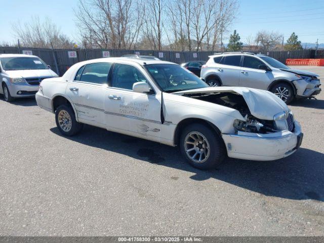  Salvage Lincoln Towncar