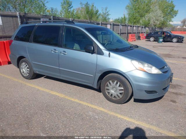  Salvage Toyota Sienna