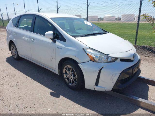  Salvage Toyota Prius v