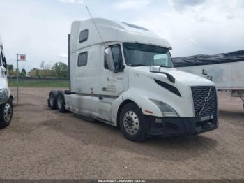  Salvage Volvo Vnl