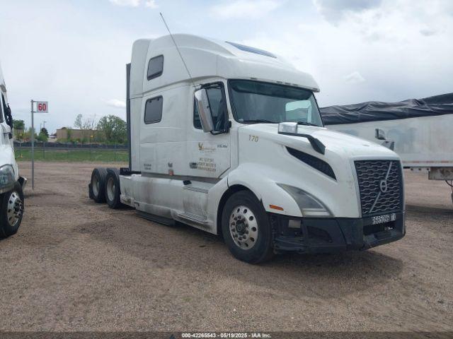  Salvage Volvo Vnl