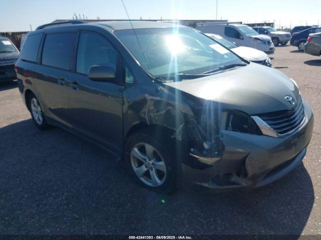  Salvage Toyota Sienna