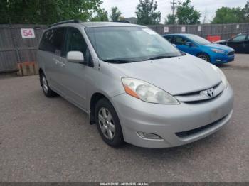  Salvage Toyota Sienna