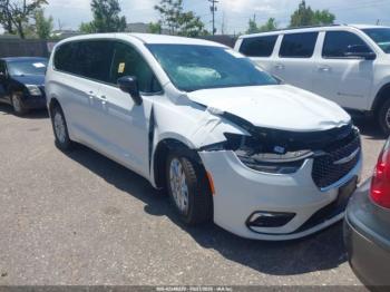  Salvage Chrysler Pacifica