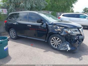  Salvage Nissan Pathfinder