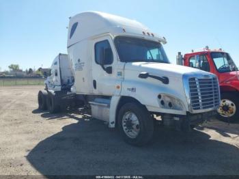  Salvage Freightliner Cascadia 125
