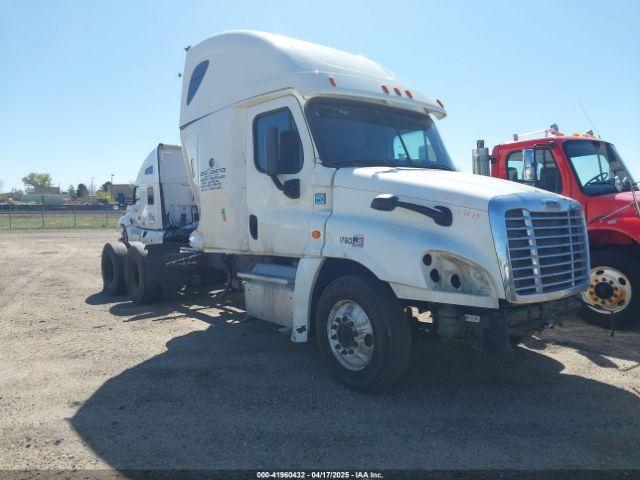  Salvage Freightliner Cascadia 125