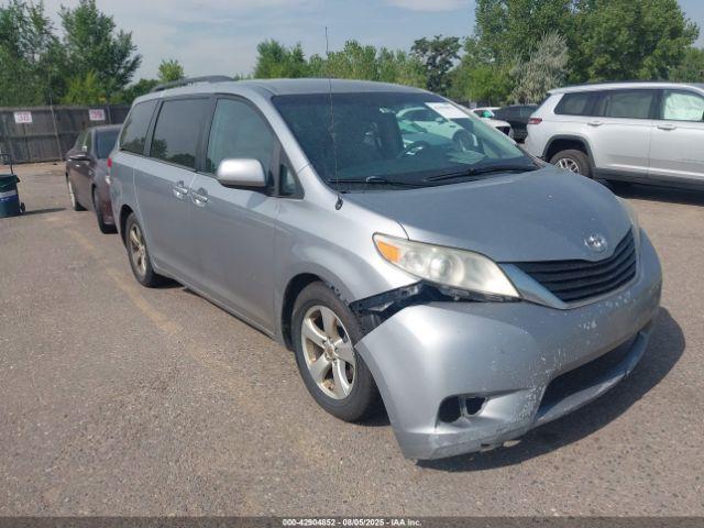  Salvage Toyota Sienna