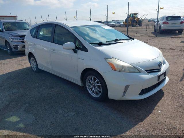  Salvage Toyota Prius v