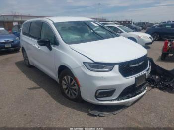  Salvage Chrysler Pacifica
