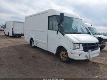  Salvage Isuzu Commercial Van