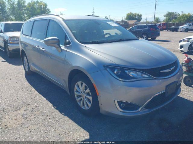  Salvage Chrysler Pacifica