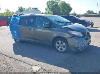  Salvage Toyota Sienna