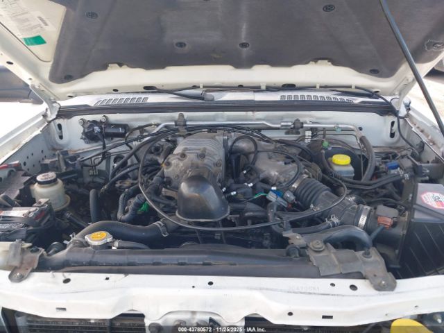 Nissan Frontier Sve-v6 Image 9