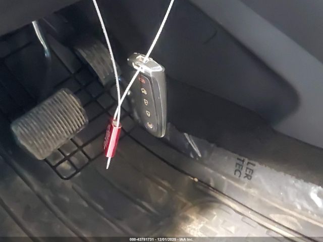 Ford Escape Titanium Image 14