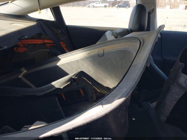 Tesla Model 3 Image 16