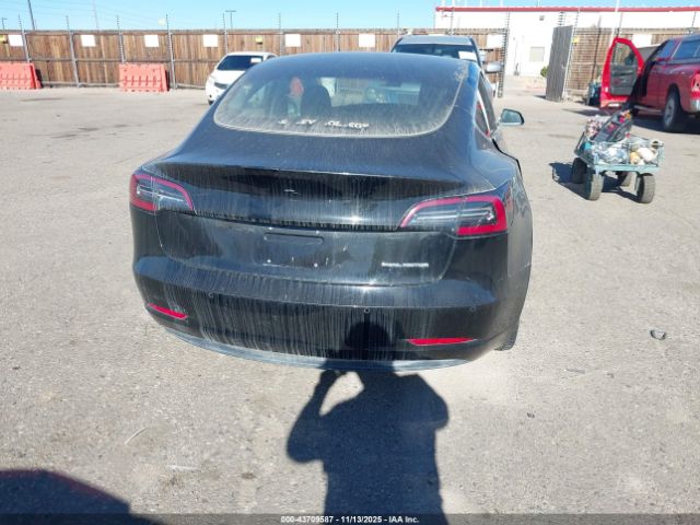 Tesla Model 3 Image 12