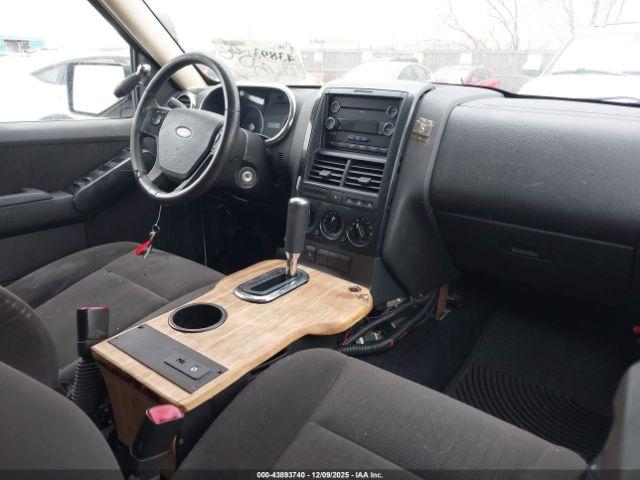 Ford Explorer Xlt Image 10