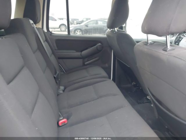 Ford Explorer Xlt Image 2