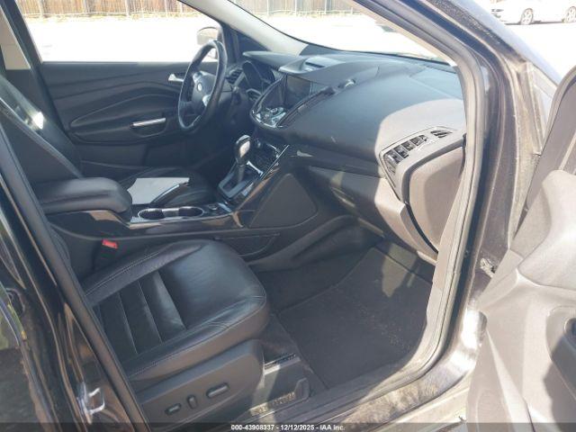 Ford Escape Titanium Image 9