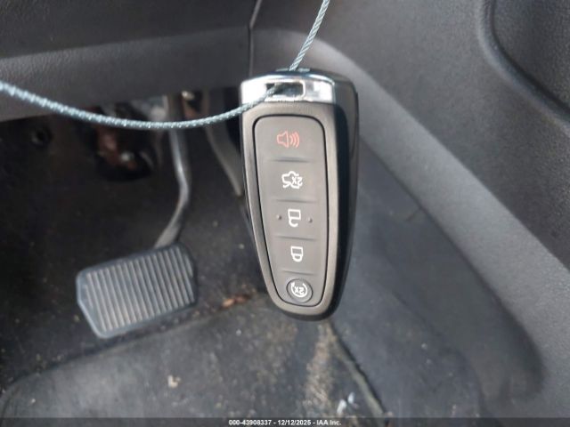 Ford Escape Titanium Image 8