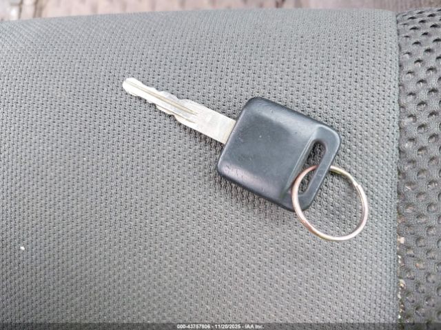 Nissan Pathfinder S Image 4