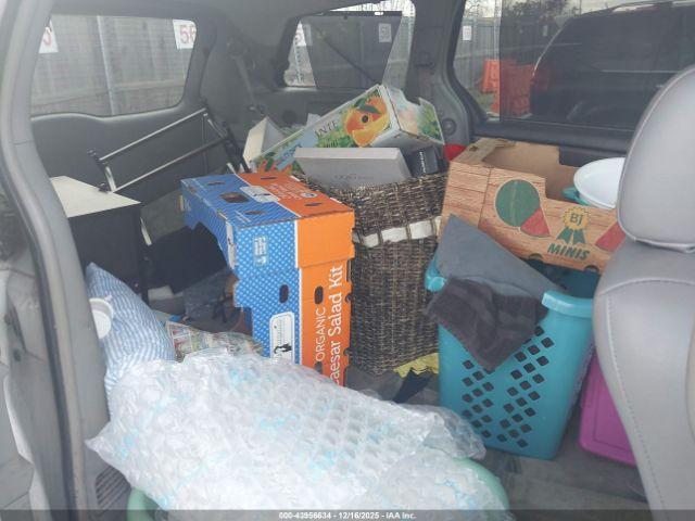 Toyota Sienna Xle Image 6