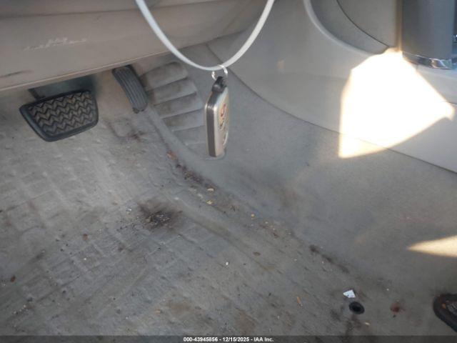 Toyota Camry Image 9