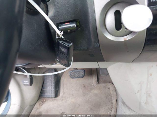 Toyota Prius Image 10