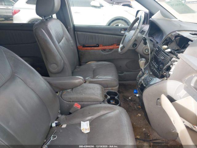 Toyota Sienna Xle Image 16