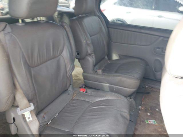 Toyota Sienna Xle Image 10