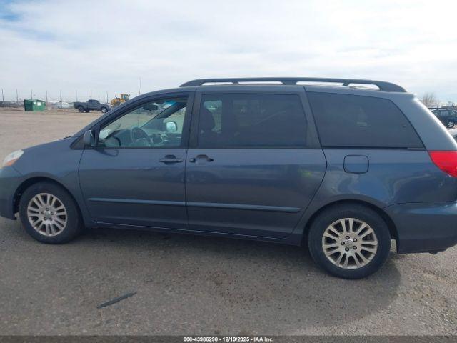 Toyota Sienna Xle Image 11