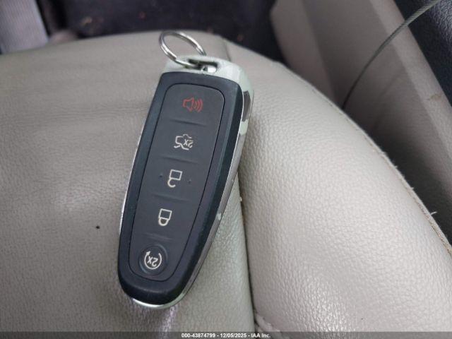 Ford Escape Titanium Image 16