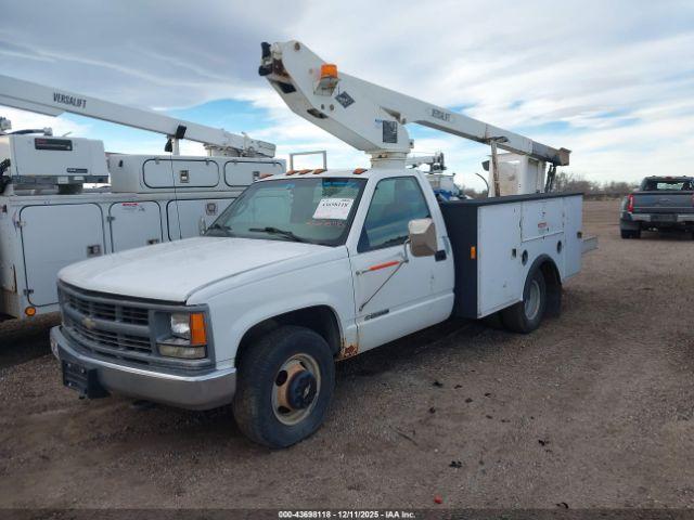 Chevrolet C3500 Chassis Image 13