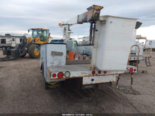 Chevrolet C3500 Chassis Image 14