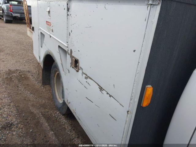 Chevrolet C3500 Chassis Image 7