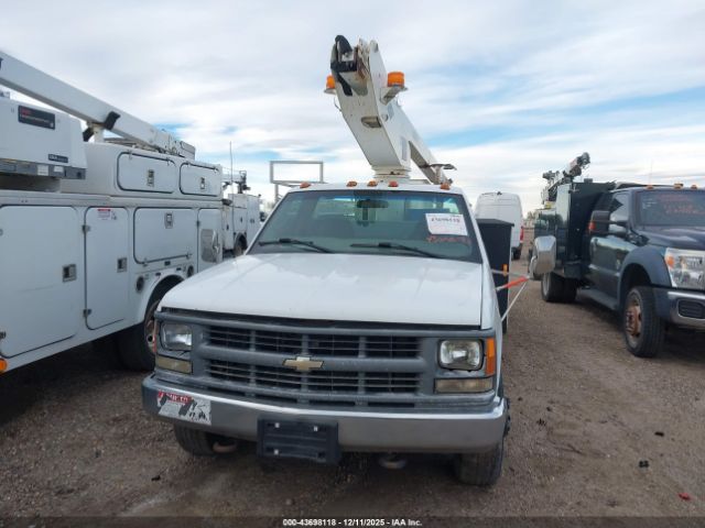 Chevrolet C3500 Chassis Image 9