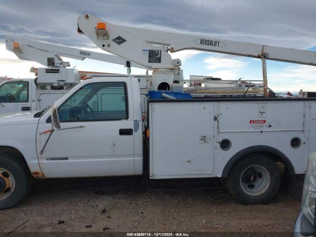 Chevrolet C3500 Chassis Image 10