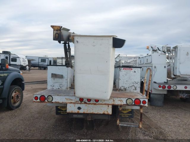 Chevrolet C3500 Chassis Image 8