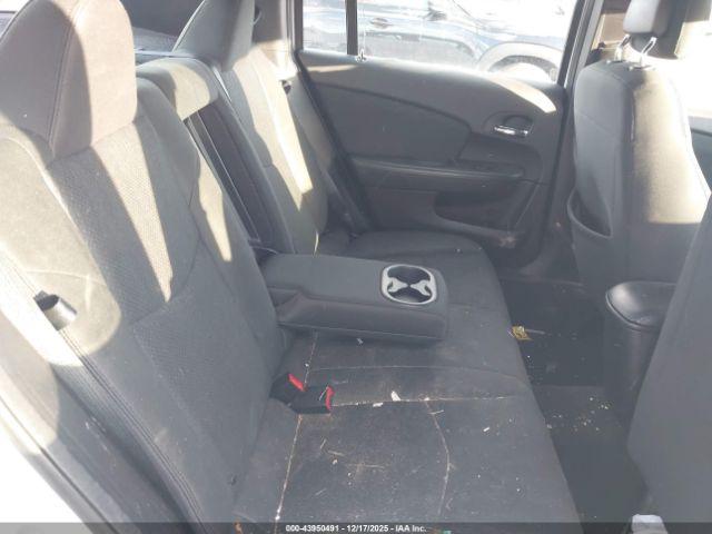 Chrysler 200 Lx Image 4