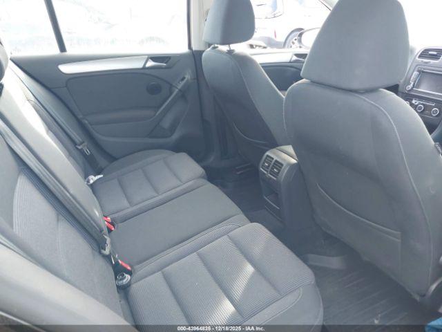 Volkswagen Golf Tdi 4-door Image 8