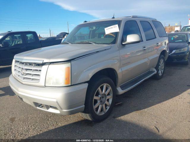 Cadillac Escalade Standard Image 4