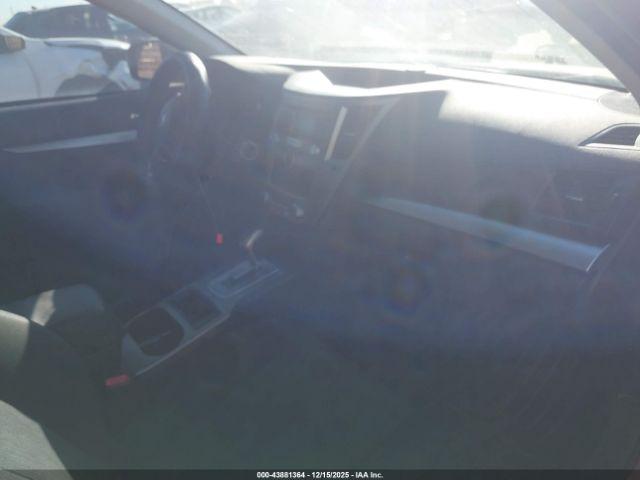 Subaru Outback 2.5i Image 13