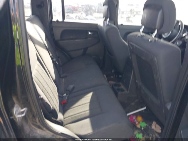 Jeep Liberty Sport Image 3