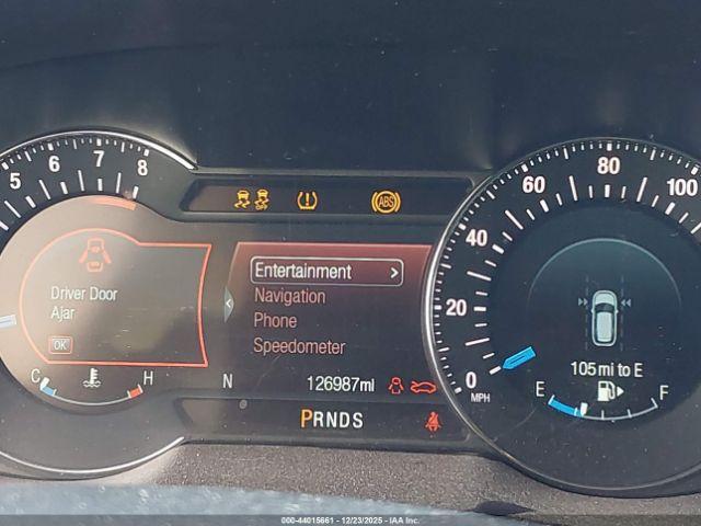 Ford Explorer Platinum Image 3