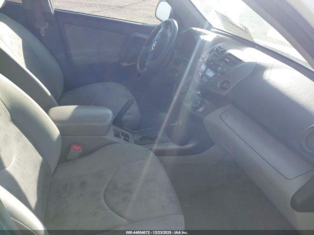 Toyota RAV4 Base V6 Image 3