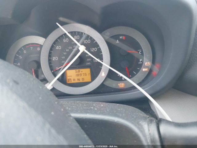 Toyota RAV4 Base V6 Image 10