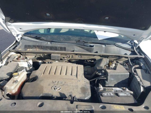 Toyota RAV4 Base V6 Image 8