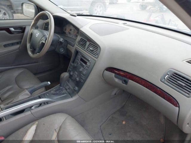 Volvo XC70 2.5t Image 3