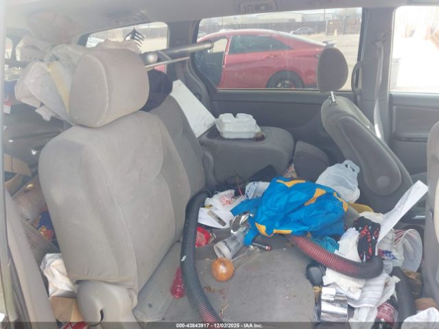 Toyota Sienna Le Image 4